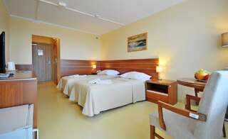 Курортные отели Sanatorium Perla Baltyku Колобжег Двухместный номер «Комфорт» с 2 отдельными кроватями, вид на море-11